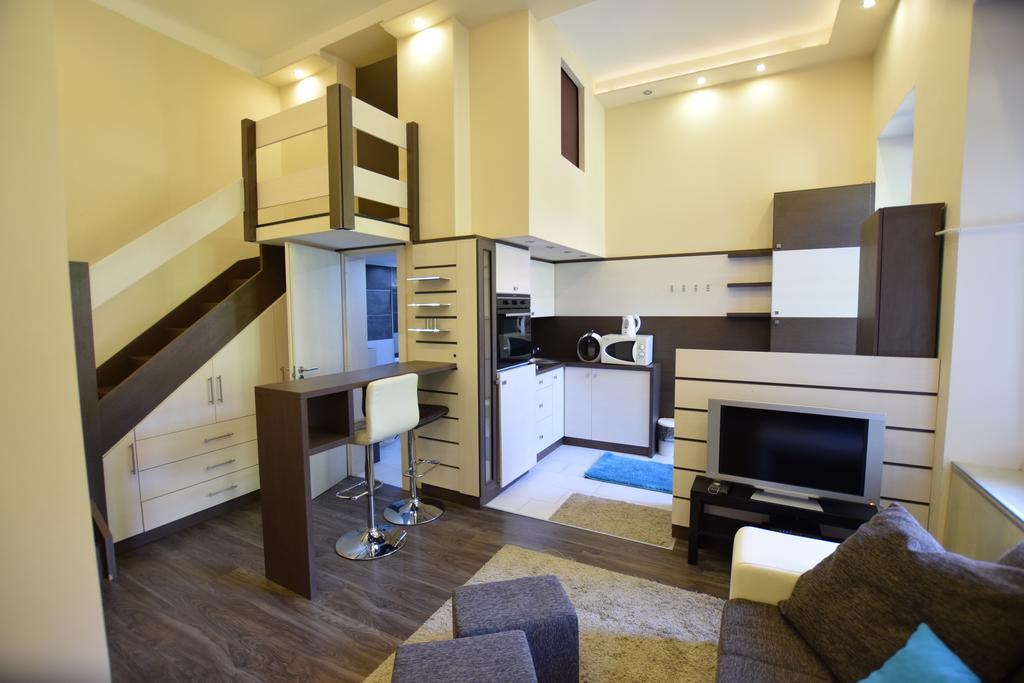 Standard By Hi5 - Fejer Gyorgy St * בודפשט